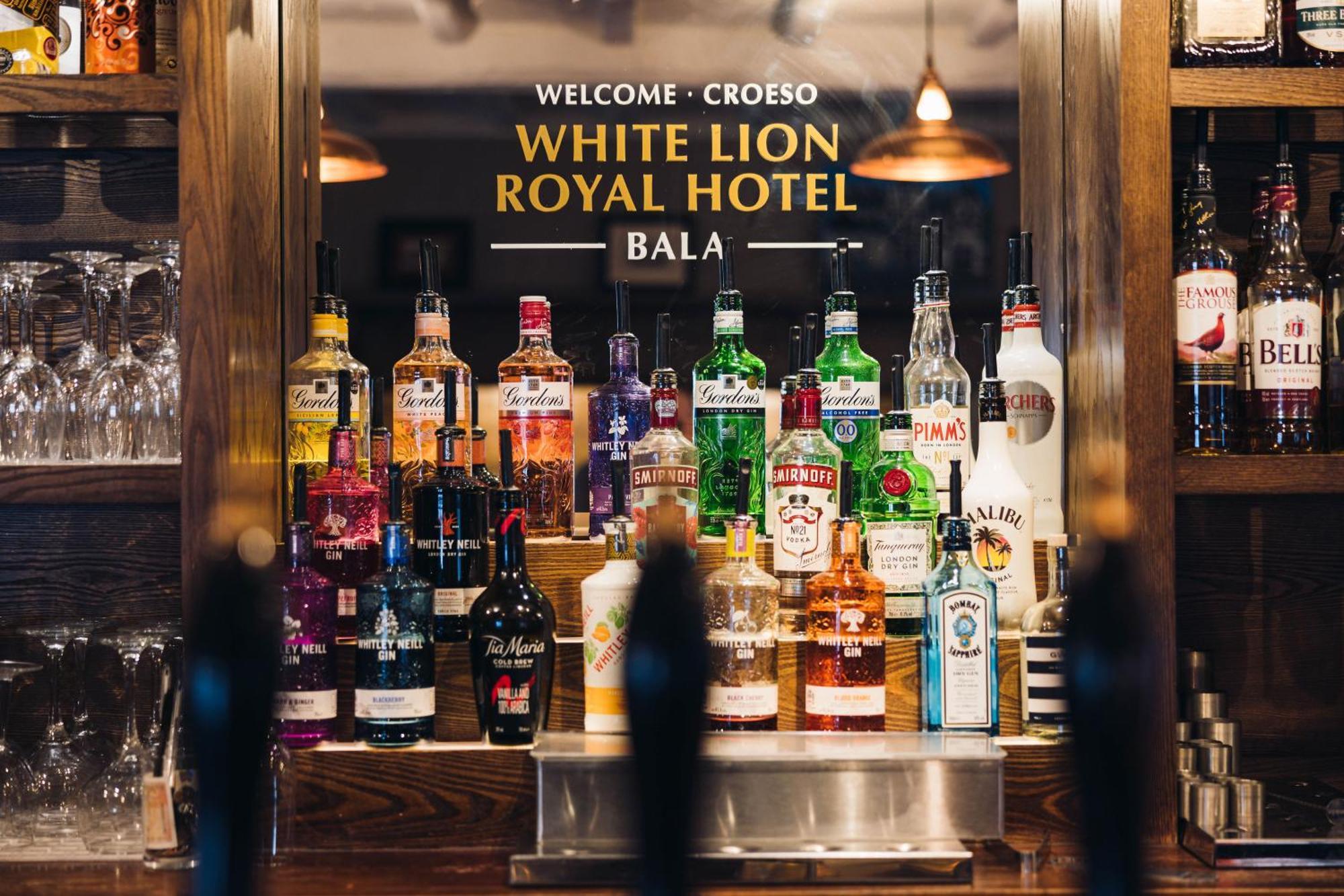 White Lion Royal Hotel บาลา ภายนอก รูปภาพ