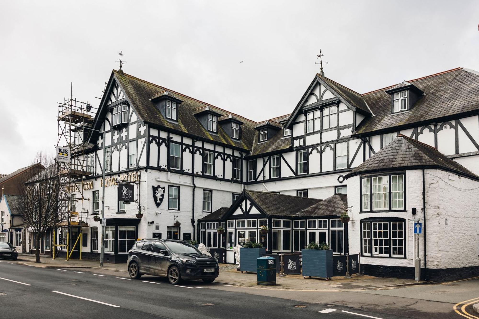 White Lion Royal Hotel บาลา ภายนอก รูปภาพ