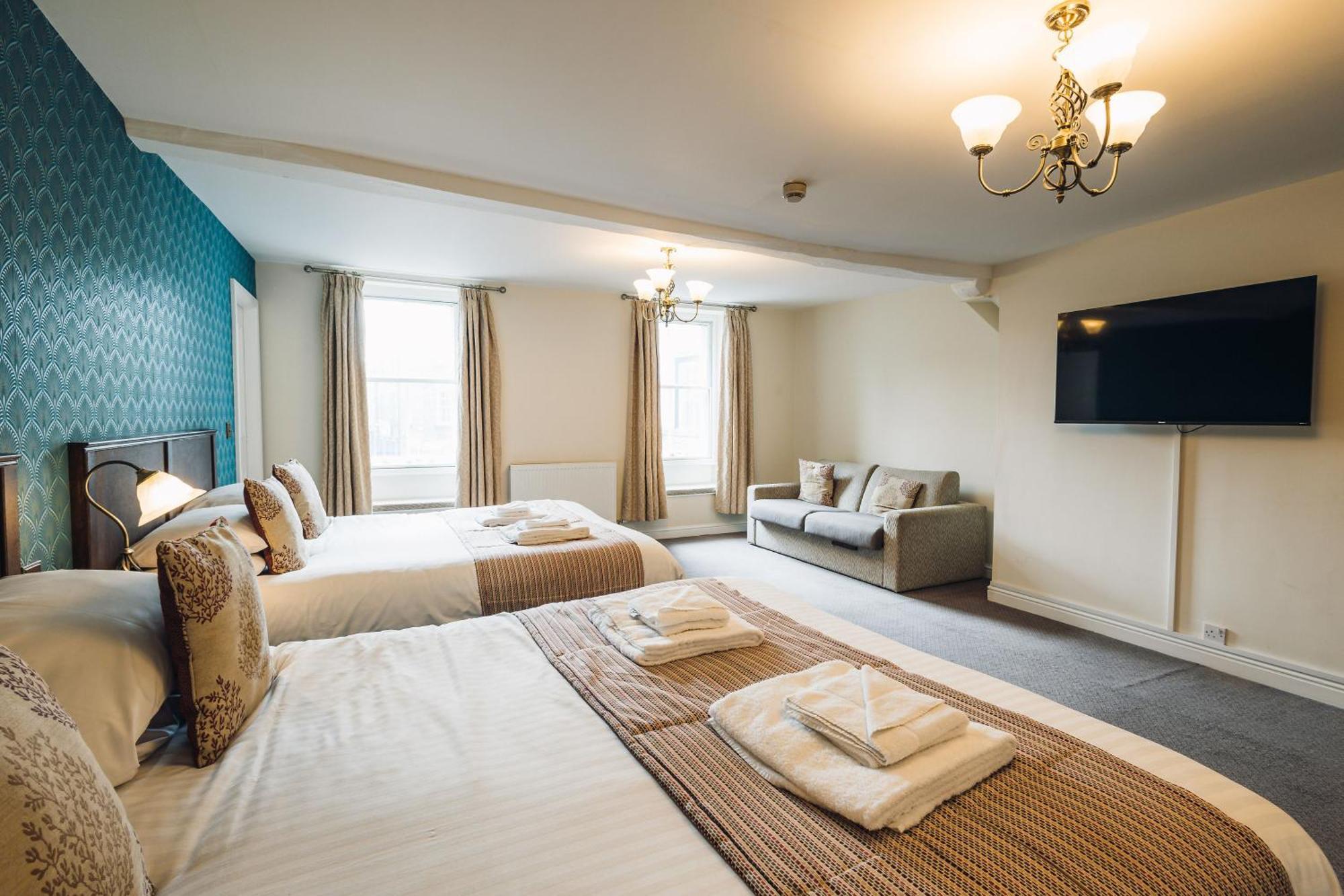 White Lion Royal Hotel บาลา ภายนอก รูปภาพ