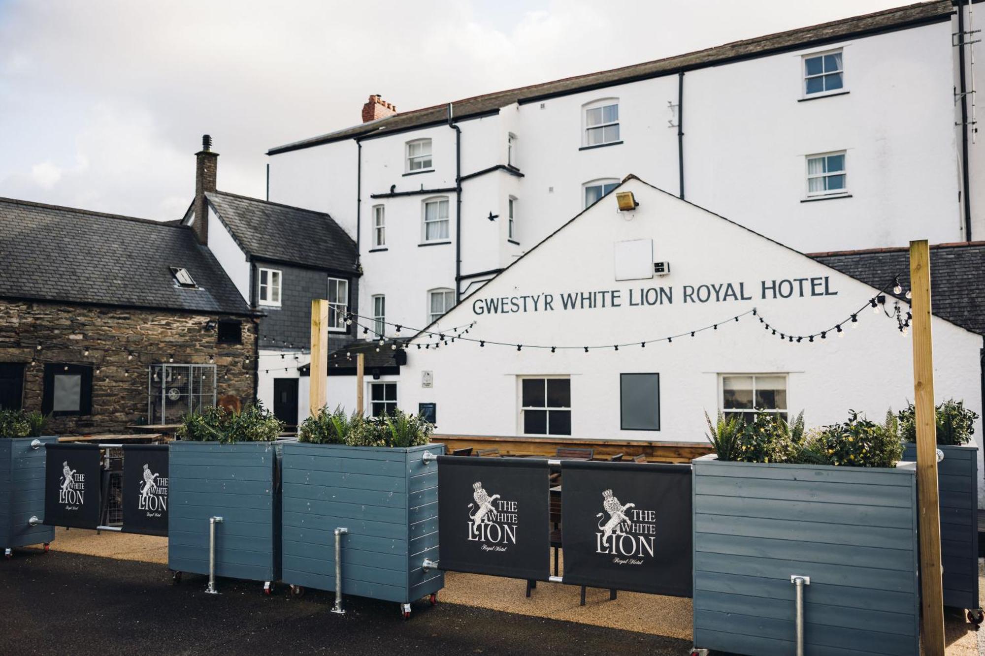 White Lion Royal Hotel บาลา ภายนอก รูปภาพ