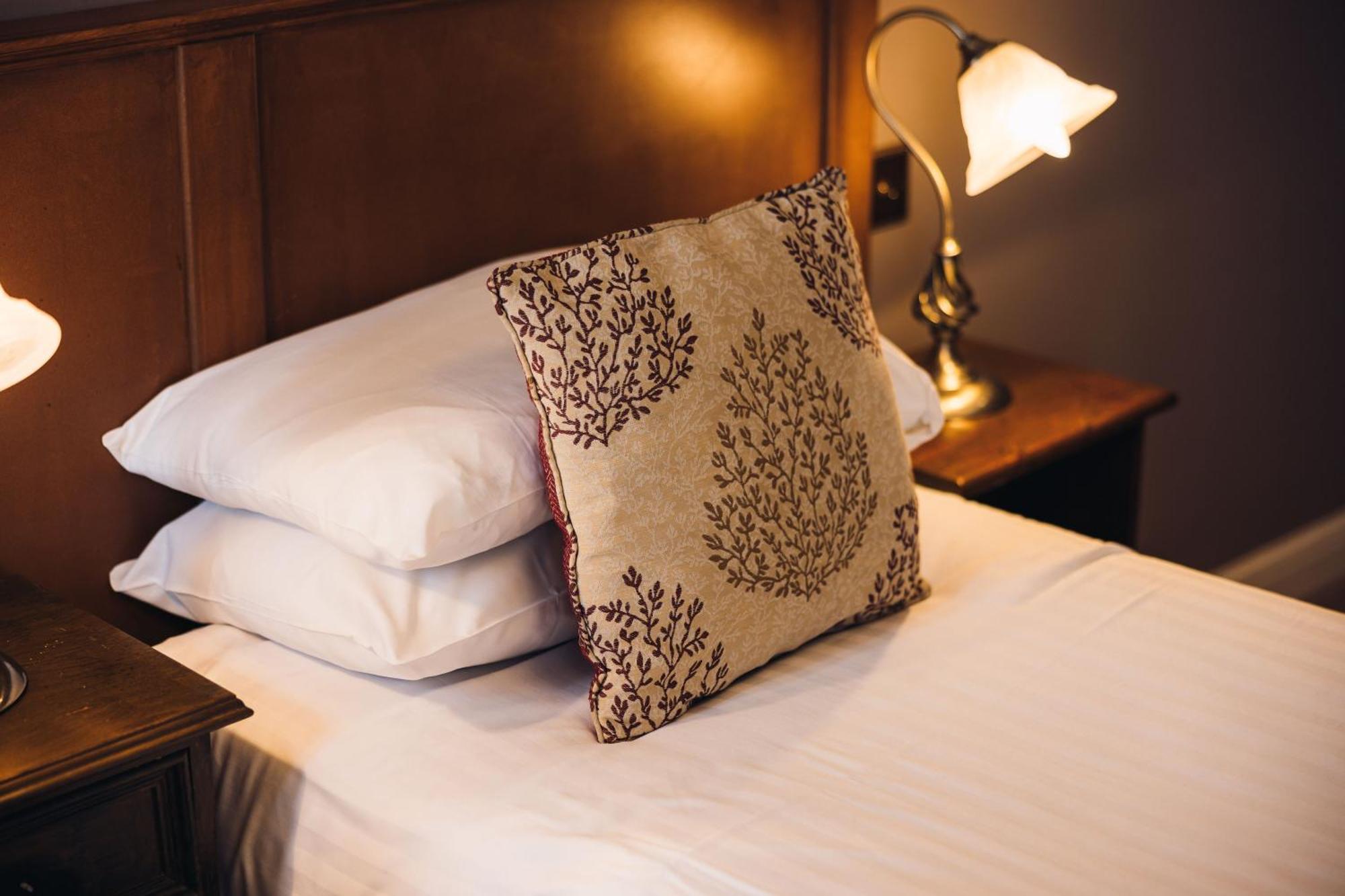 White Lion Royal Hotel บาลา ภายนอก รูปภาพ