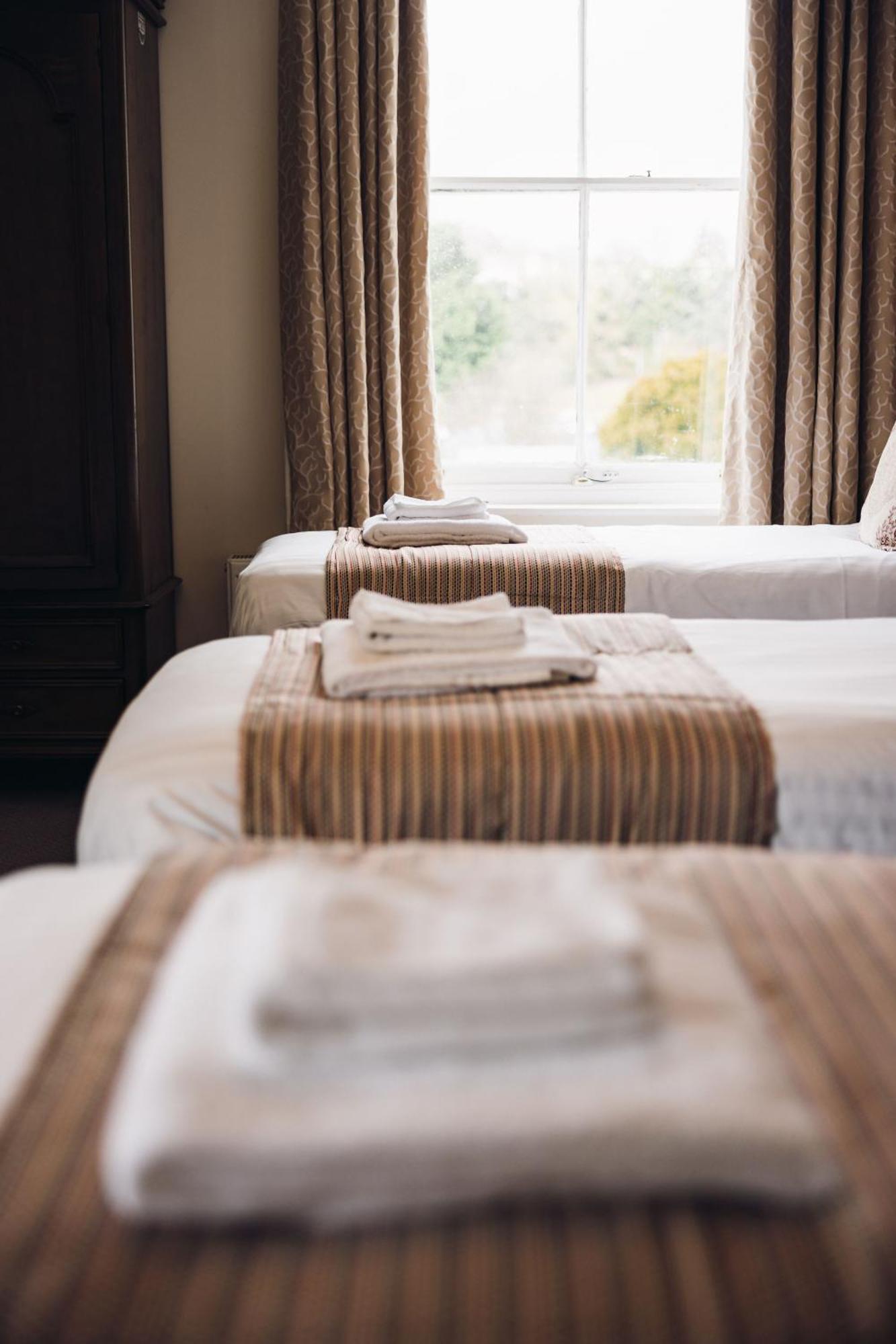 White Lion Royal Hotel บาลา ภายนอก รูปภาพ